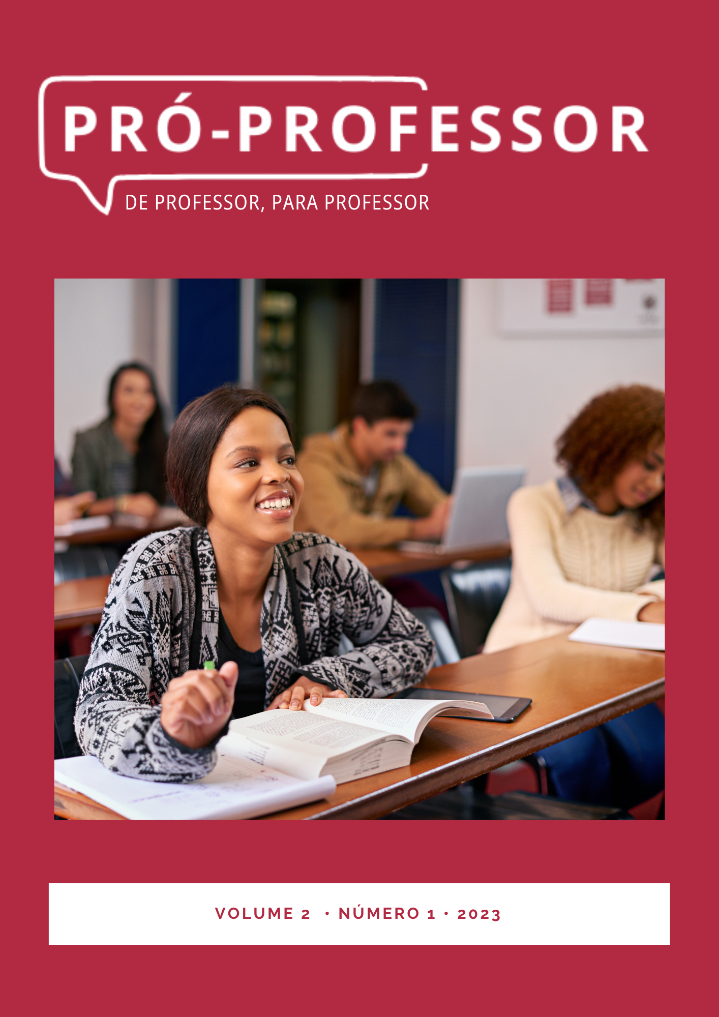 Capa da revista Pró-Professor. Em fundo vermelho destacam-se o título da revista (Pró-Professor), seu slogan ("De professor para professor"), uma foto de uma sala aula com alunos e alunas adultos; e as informações da edição (Volume 2, Número 1, 2023).